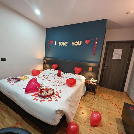 Smart Hotel Карпі Екстер'єр фото