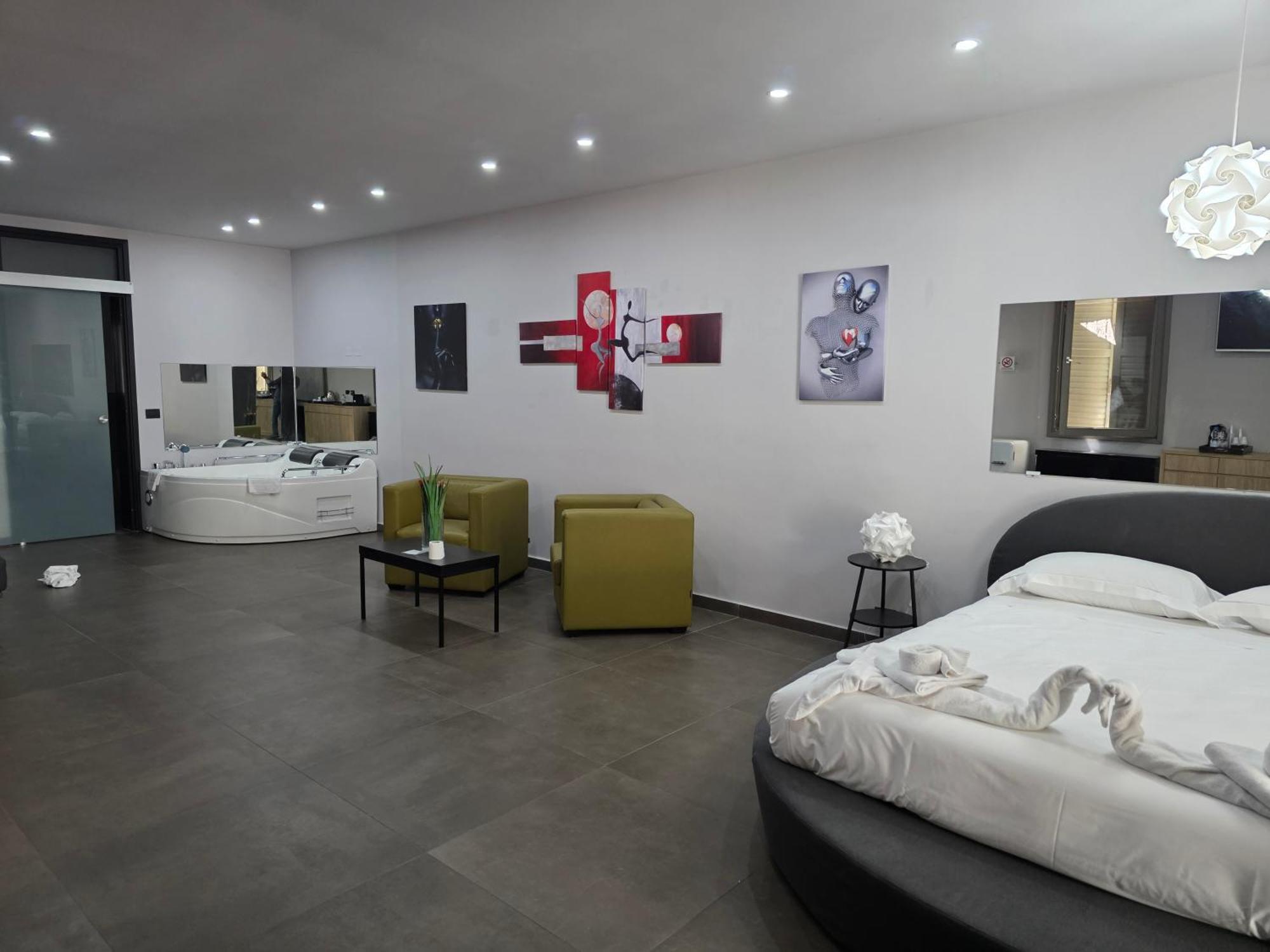 Smart Hotel Карпі Екстер'єр фото