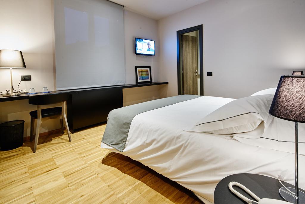 Smart Hotel Карпі Екстер'єр фото