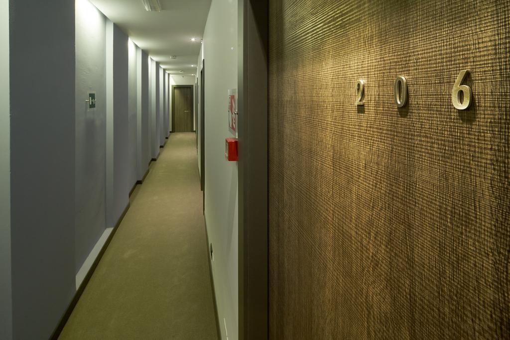 Smart Hotel Карпі Екстер'єр фото