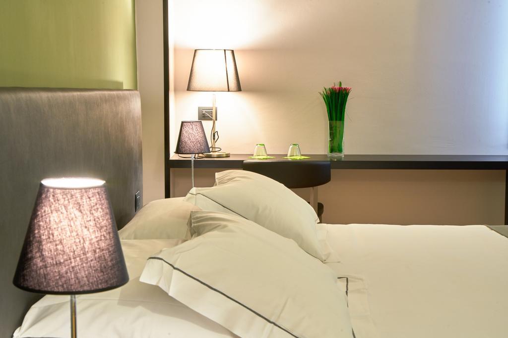 Smart Hotel Карпі Екстер'єр фото