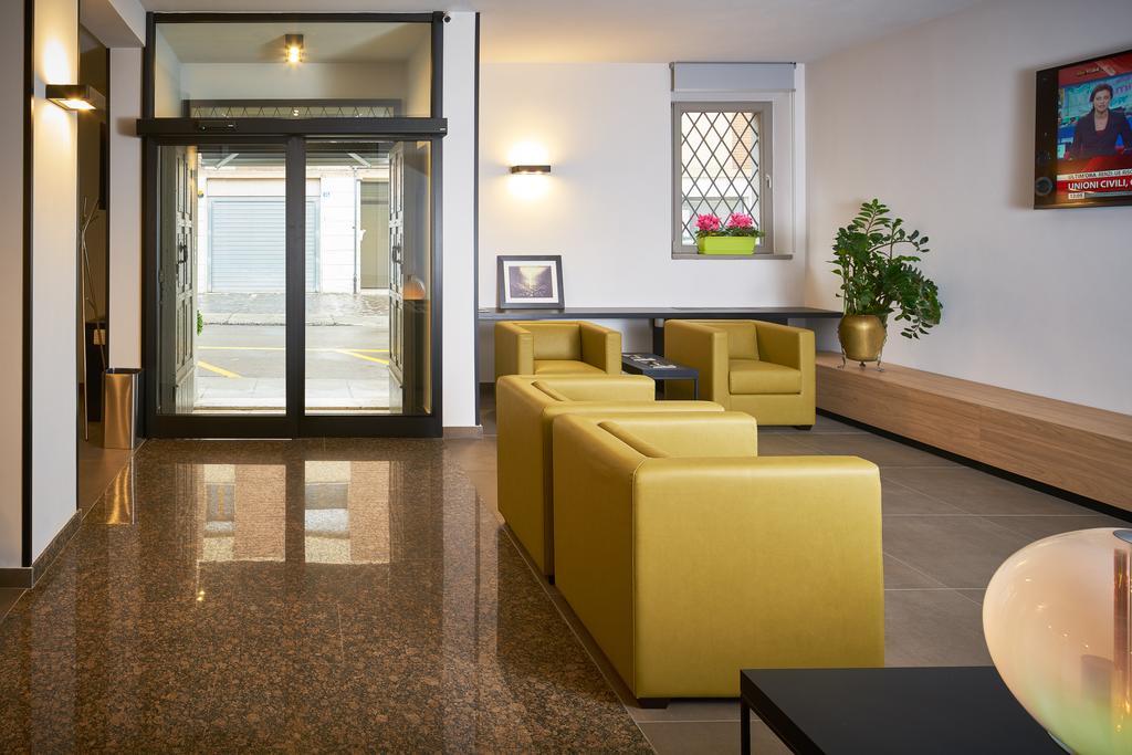 Smart Hotel Карпі Екстер'єр фото